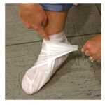 O'Keeffe's Healthy Feet Intensive Moisturizing Foot Mask, One Pair Single-Use Socks, (Pack of 2) - Image 6